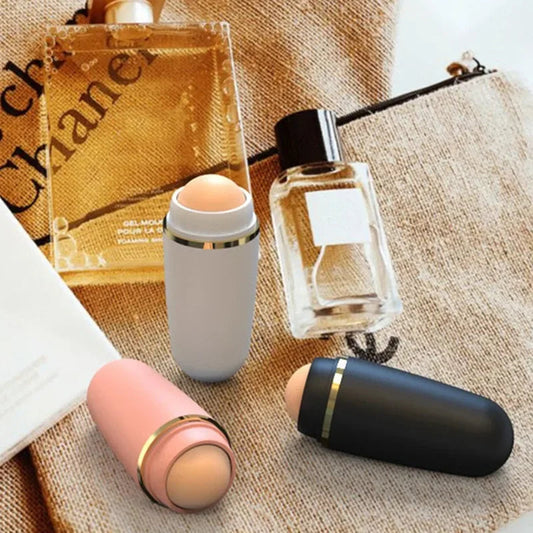 Cat Paw Oil Absorbing Roller – Portable Face Oil Remover.