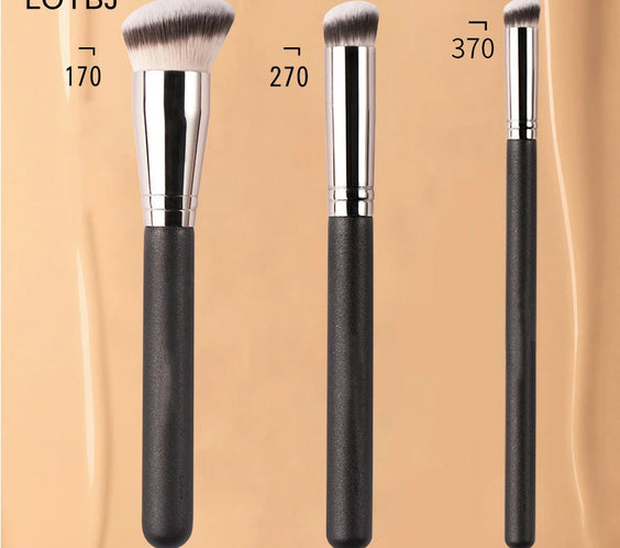 LOYBJ Foundation Brush 170 16.2cm synthetic bristles wood handle plated aluminum ferrule with two concealer brushes