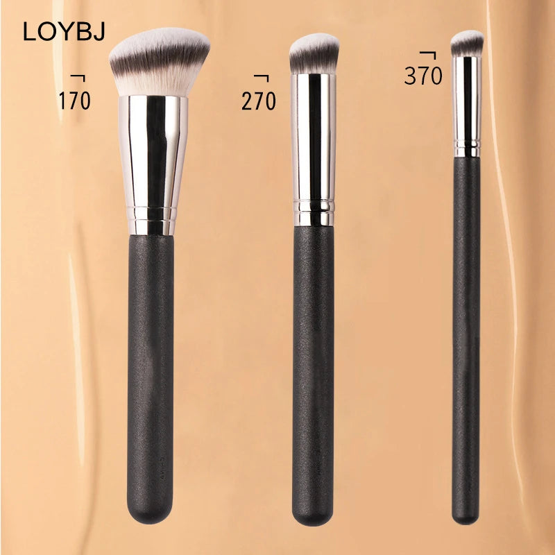LOYBJ Foundation Brush 170 16.2cm synthetic bristles wood handle plated aluminum ferrule with two concealer brushes