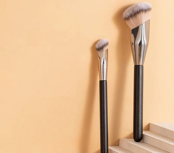 Oblique Foundation Brush