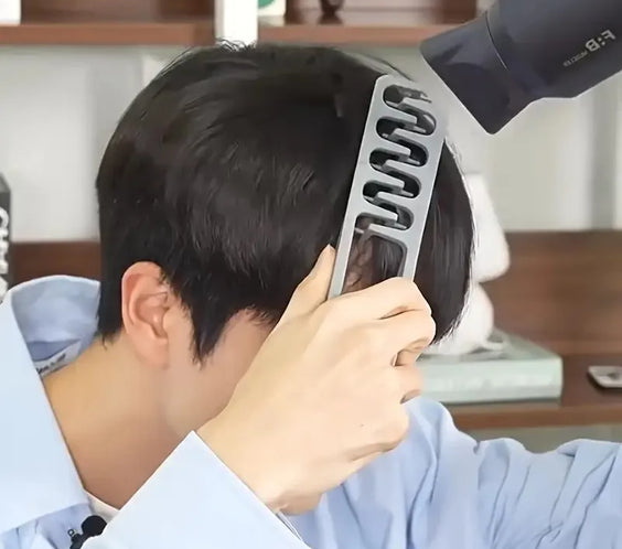 Wide-Tooth Volumizing Comb