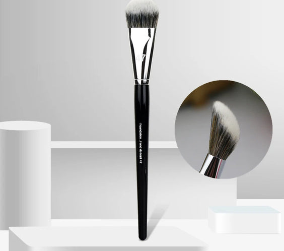 47 Synthetic Foundation Brush