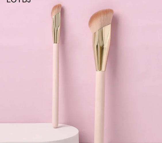 Oblique Foundation Brush