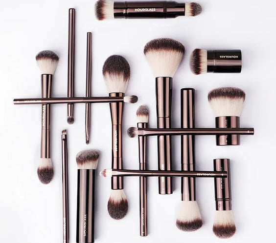 Hourglass HG makeup brush with mixed synthetic weasel and wool fibers and metal handle for multiuse application