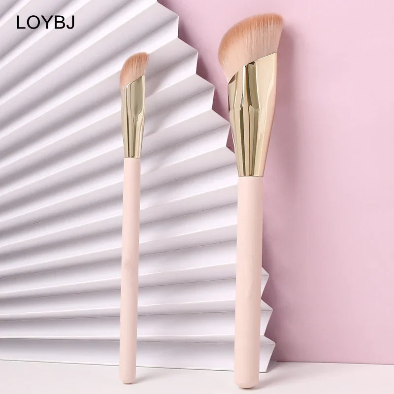 Oblique Foundation Brush