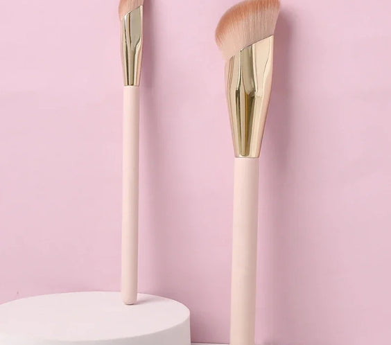 Oblique Foundation Brush