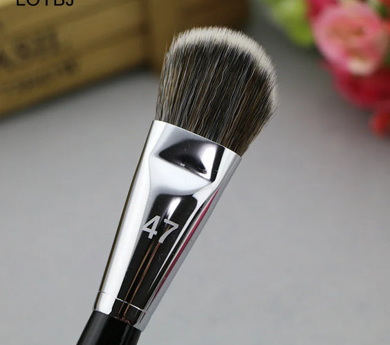 47 Synthetic Foundation Brush