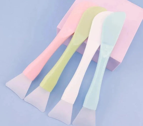 Soft Silicone Face Mask Applicator Brush	Mess-Free & Even Application.