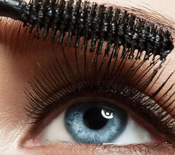 4D Silk Fiber Mascara – Long-Lasting Lash Volume.